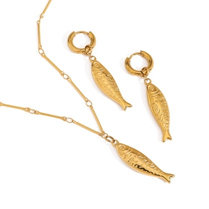 Fish Pendant Jewelry Set 18K Gold Plated Stainless Steel Waterproof Hypoallergenic Necklace Earrings Fashion Accessory
