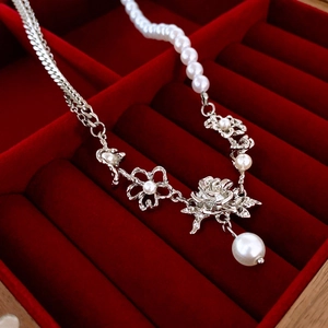 Asymmetric Splicing Necklace Alloy Metal With Faux Artificial Pearl Elegant Rose Flower Charm Clavicle Chain Jewelry For Women Vintage Style