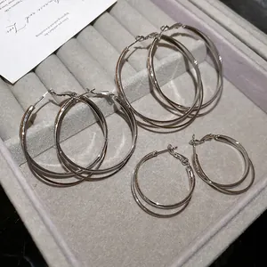 Trois paires de créoles géométriques entrelacées en argent de tailles différentes
