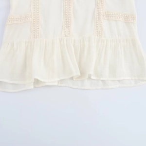 Elegant white lace stitching blouse with romantic ruffles and long sleeves for women