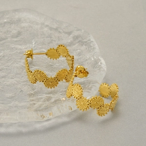 French vintage style 18k gold plated stainless steel hoop earrings with petal edges