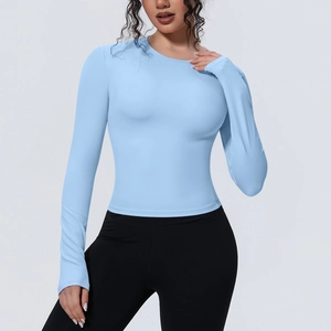 T-shirt de yoga bleu clair à manches longues ajusté en tissu respirant élastique