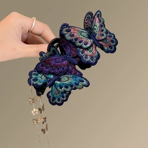 Eleganter chinesischer Haarkrebs mit Schmetterlingsstickerei, Quasten und Seidenfäden