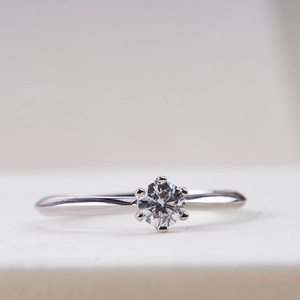 Macro shot of 1 carat moissanite gemstone in classic six-prong S925 silver setting