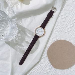 Orologio al quarzo con cinturino in pelle nera e cassa oro rosa su pizzo bianco