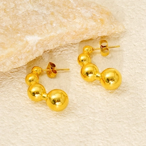 Minimalist 18k gold plated stainless steel pea earrings with a graduated bead design