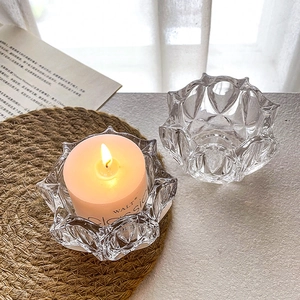Minimalistische helder glazen lotus kandelaar met geometrische bloembladen decor