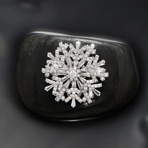 Shiny Zircon Snowflake Brooch Pin For Women Rotating Flower Copper Elegant Fashion Accessory For Suit Coat