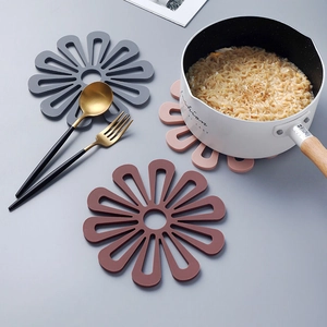 Tovaglietta floreale in silicone resistente al calore in grigio, rosa e marrone chiaro