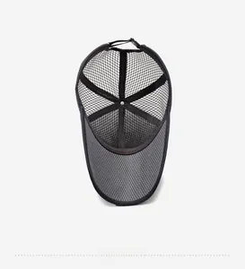 Detail der atmungsaktiven Mesh-Struktur und Innenfutter dieser dunkelgrauen Kappe