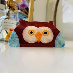 Cute owl-shaped acetate hair claw clip with light blue marble pattern wings for women