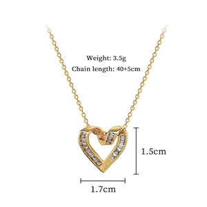 Detailed dimensions of heart pendant necklace with measurements in centimeters and grams
