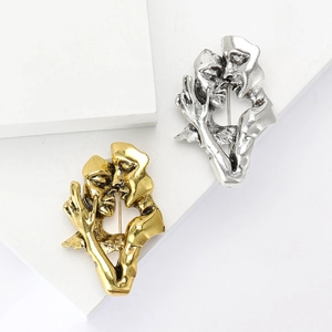 Vintage Abstract Face Kissing Lovers Brooch Minimalist Alloy Gold Silver Electroplated Pin For Unisex Clothing Decoration Accessory