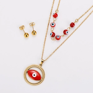Set dettagliato con collana dorata con ciondolo malocchio, perline rosse e orecchini a lobo
