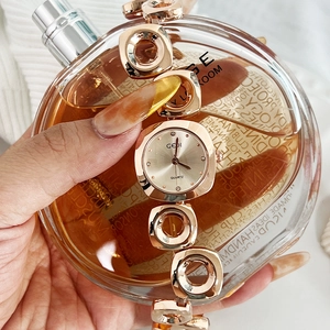 Elegant rose gold watch with irregular round link bracelet and round quartz dial for women