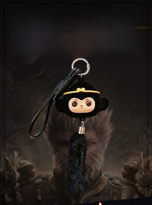 Detail von Black Myth Wukong Plüsch Schlüsselanhänger mit goldenem Reif und Quaste