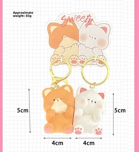 Detailed view of cat keychains set with dimensions and weight info for couples