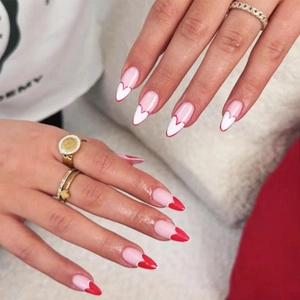Unghie Finte A Mandorla Dolce Motivo Cuore Rosso Bianco Per Donne Manicure San Valentino Suggerimenti Unghie Indossabili