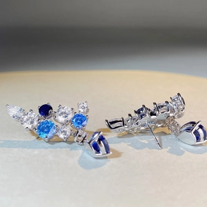 S925 Sterlingsilber Ohrstecker mit blauem Aquamarin und funkelnden Zirkonia Kristallen