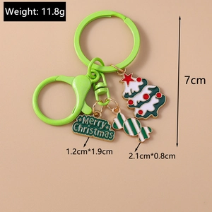 Detail view of a 7cm Christmas keychain with candy and tree charms showing dimensions