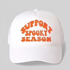 Weiße Trucker-Kappe mit orangefarbenem Spooky Season Aufdruck und Netzgewebe