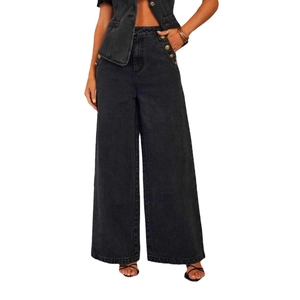 Jean noir taille haute à jambes larges avec boutons dorés et gilet en jean assorti