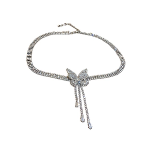 Collier ras de cou multicouche argenté avec papillon en zircon et pampilles à franges