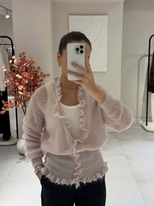 Gilet en mohair rose pâle avec volants et texture ajourée de style français doux