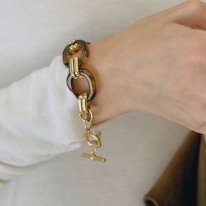 Chic amber resin and gold stainless steel link bracelet with OT toggle clasp on wrist