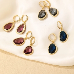 Boucles d'oreilles créoles dorées vintage avec gemmes en goutte et pavé de diamants
