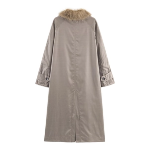 Long plaid coat with brown faux fur collar and back vent in deep beige checked pattern