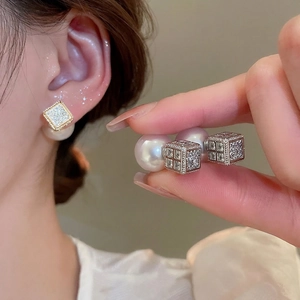 Elegant square zircon and pearl stud earrings with a versatile french luxury design