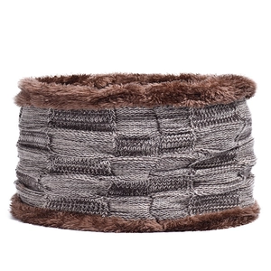 Detailed view of the thick knit scarf with soft faux fur lining for winter warmth