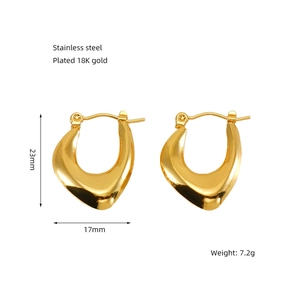 Detail of 18K gold plated stainless steel U-shape earrings with weight and size labels