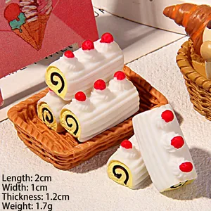 Détails d'un mini gâteau roulé en résine dans son panier avec dimensions précises