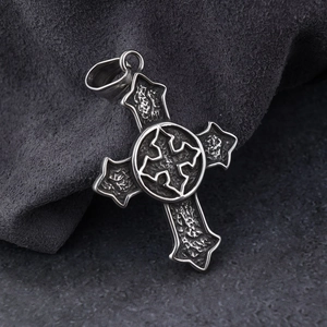 Pendentif croix gothique double en acier inoxydable avec finition argent vieilli rétro