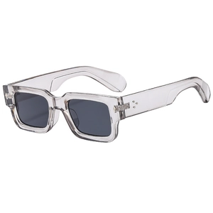 Lunettes de soleil carrées classiques en gris transparent avec rivets argentés