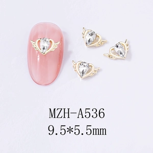 Macro shot of MZH-A536 gold heart nail charms with rhinestones, sized 9.5x5.5mm
