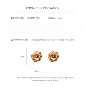 Detailed infographic of golden knotted stud earrings showing size and metal material info