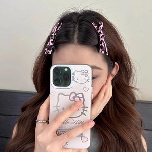Pink leopard print bow hair clip worn by a girl for a sweet and stylish Korean look