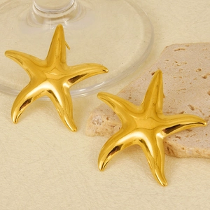 Detailed close-up of gold starfish earrings made of 304 stainless steel with shiny finish