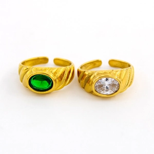 Détails de bagues torsadées plaquées or avec zircons ovales vert émeraude et blancs