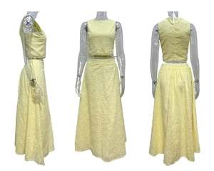 Détail de l'ensemble deux pièces jaune sans manches avec broderie anglaise et tissu ajouré