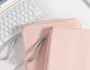 Detail of light pink waterproof tablet bags with gray handles and smooth PU material