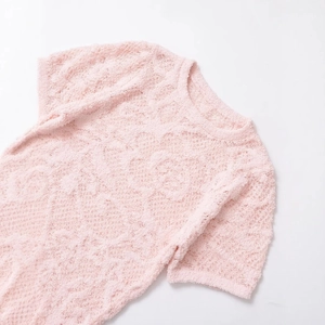 Haut en tricot rose à fleurs pour femmes avec une texture douce et veloutée de qualité