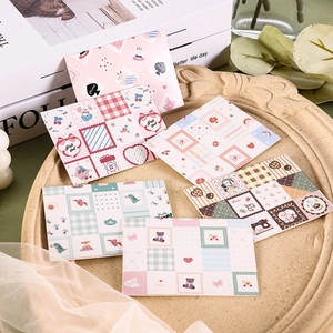 Detailansicht verschiedener Grußkarten mit Patchwork-Tiermotiven und Lebensmittelmustern