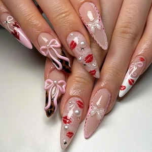 French Lace Press On Nails Stiletto Valentine's Day Red Lips With Bow Artificial Pearl Rhinestone Decoration Artificial Fake Nails