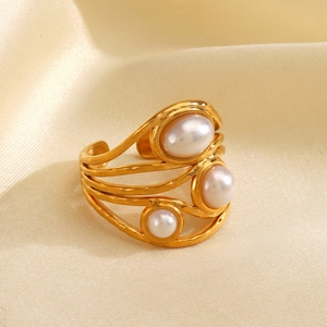 18K gold plated stainless steel irregular ring with three elegant pearls on satin