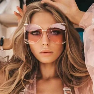 Oversized Square Sunglasses Women Luxury Metal Frame Artificial Pearl Decoration Butterfly Shape Fashion Eyewear UV Protection