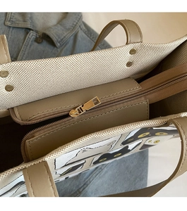 Close-up of the metal zipper and reinforced stitching on the cat print tote bag